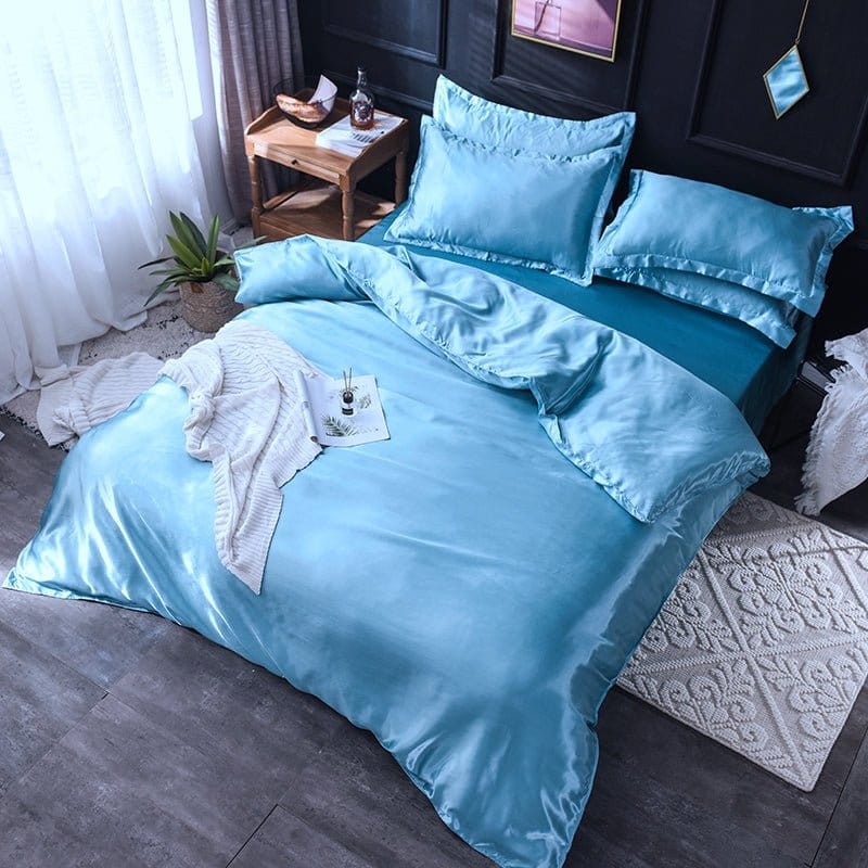 Parure de lit Bleu ciel type satin - Drap housse / Housse de couette / 2 taies d'oreiller La Maison des Housses